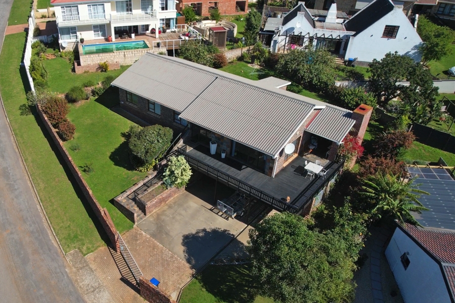 5 Bedroom Property for Sale in Wavecrest Eastern Cape